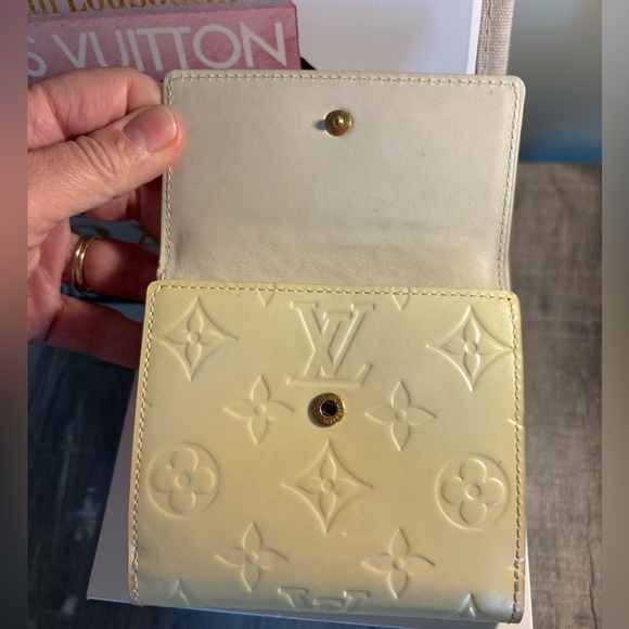 Louis Vuitton Vernis Leather Bifold Wallet - Picture 2 of 12